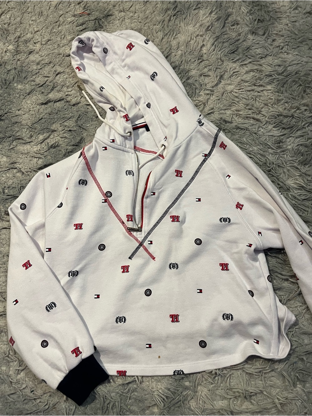 Tommy Hilfiger White half cropped Pullover Hoodie with Red & Navy Accents